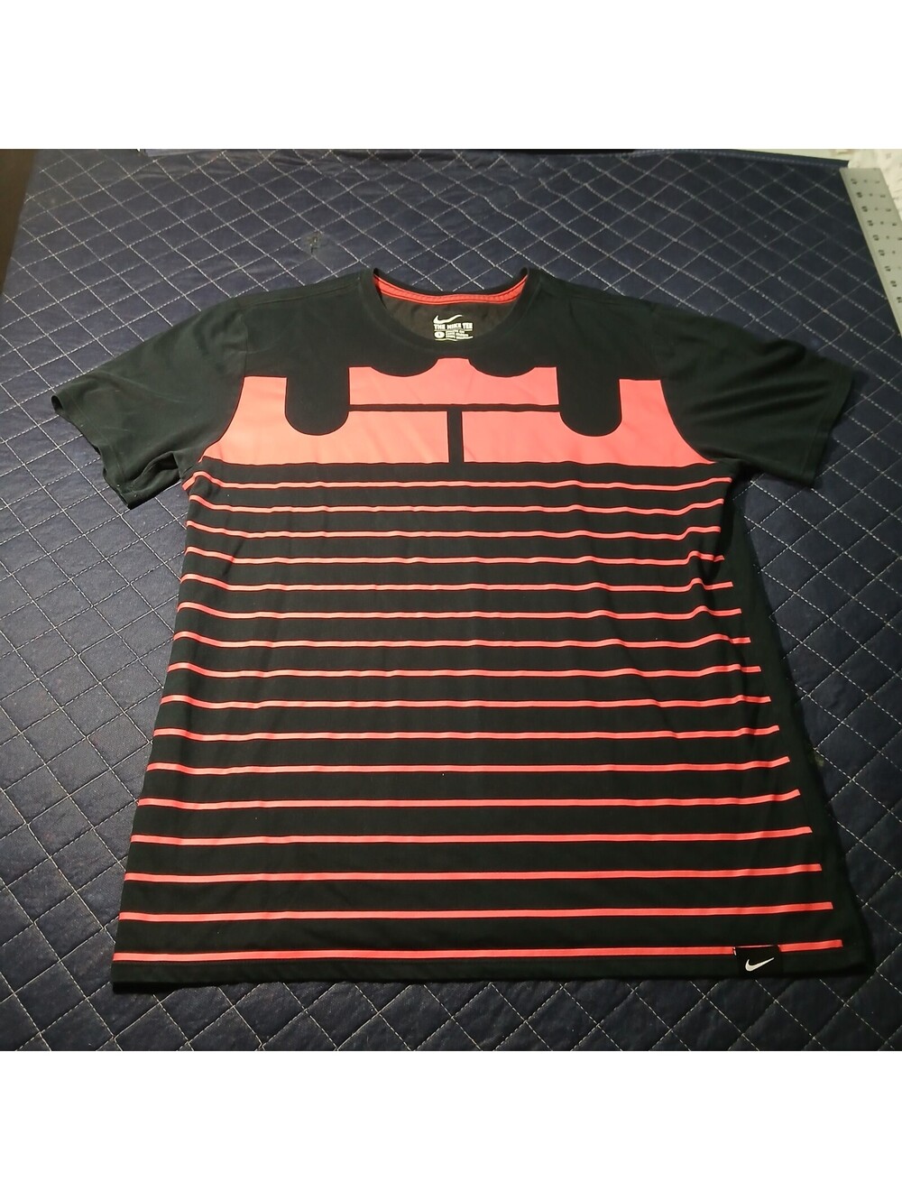 Nike Dri-FIT Lebron Black Pink Striped Athletic T-Shirt Size Large Short Sleeve